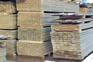 bretter-gehobelt-kesseldruckimpraegniert-holz-heckele
