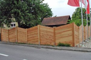 gartenzaun-laerche-sichtschutz-holz-heckele