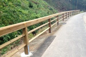 gelaender-radweg-holz-heckele