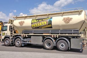 pellets-lieferung-lkw-holz-heckele