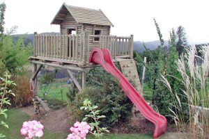 stelzenhaus-kinderspielhaus-rutsche-kletterwand-druckimprägniert-holz-heckele